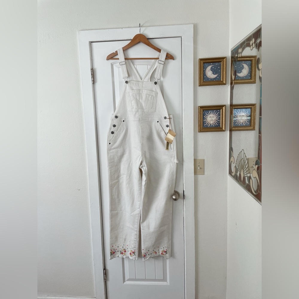 NWT Hybrid & CO Women’s Scalloped Floral Embroidered Cottage Core Overalls L